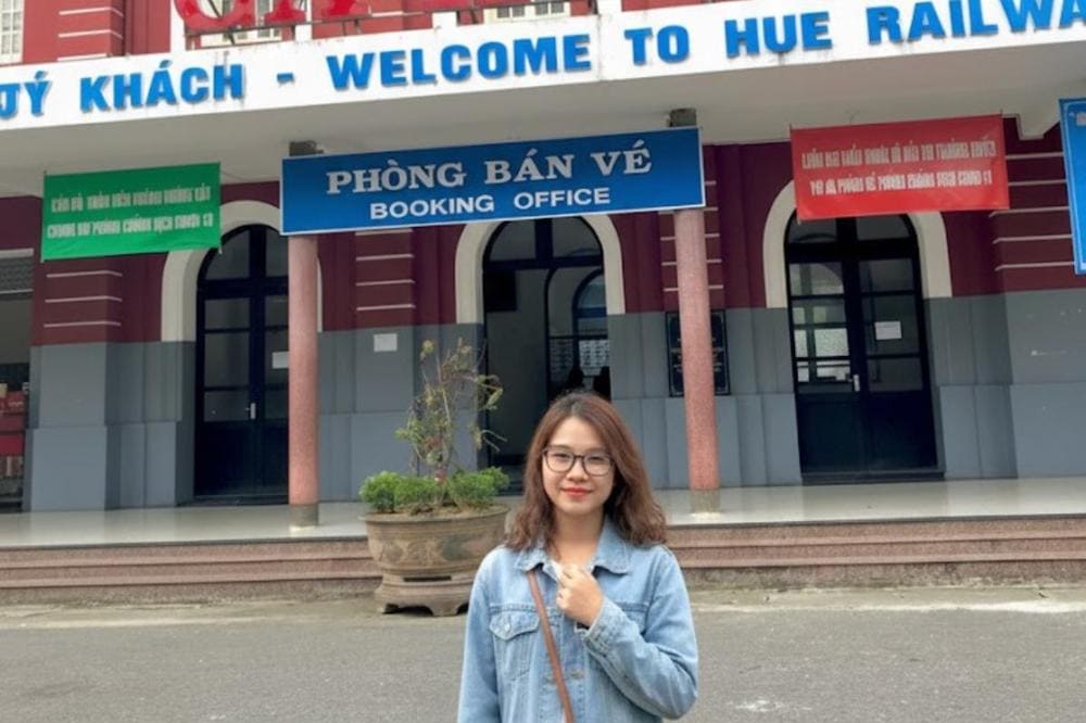 Blazer phối với v&aacute;y l&agrave; c&aacute;ch phối đồ n&ecirc;n thử của mọi c&ocirc; g&aacute;i khi tới Huế m&ugrave;a đ&ocirc;ng